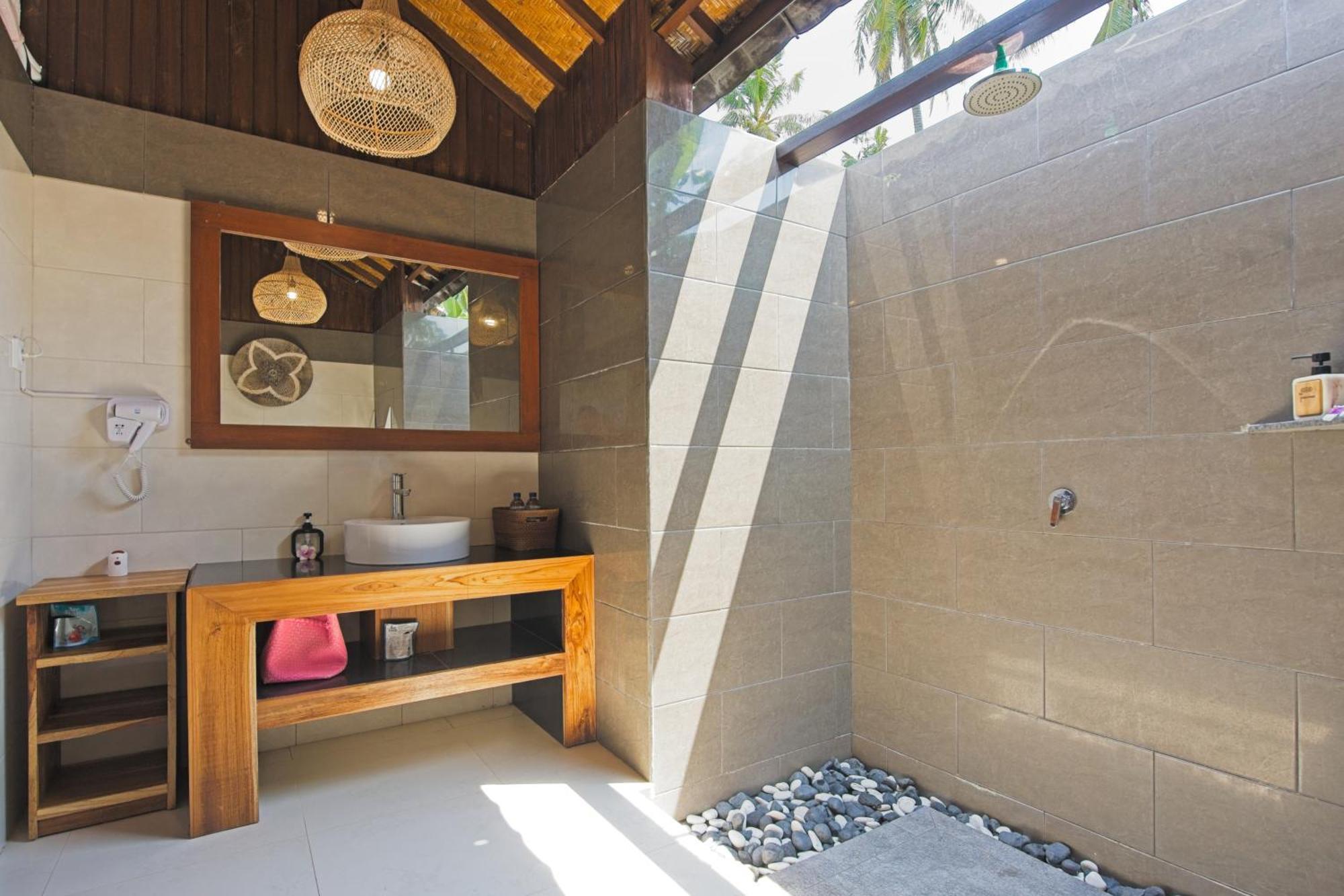 Chambre Triple - Vue sur la Piscine